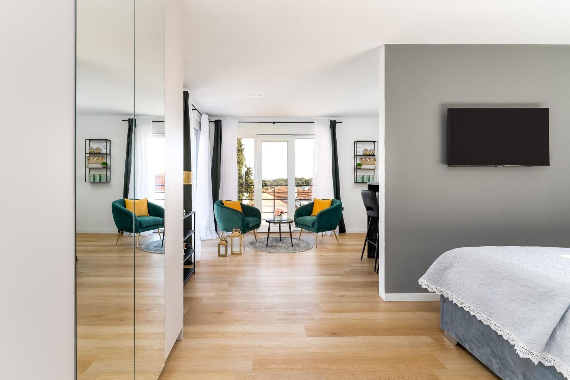 Cosmopolitan Apartment